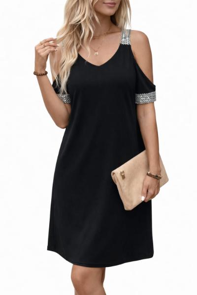 Rochie neagra, cu umeri decupati